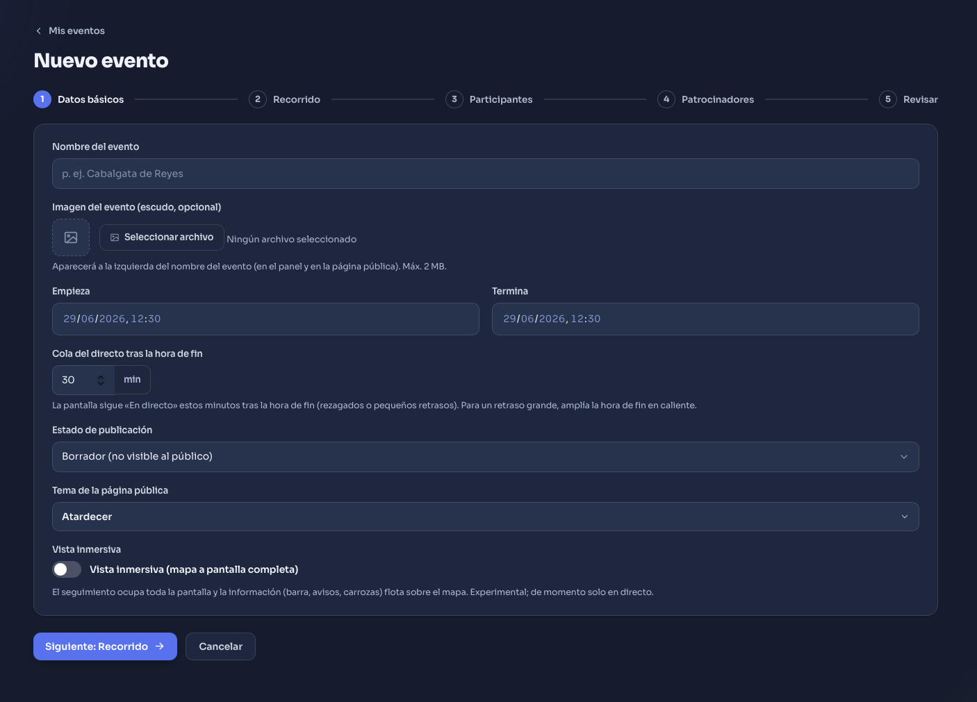 Pantalla de datos básicos del evento en el panel, en modo oscuro: nombre, imagen, fechas, estado de publicación y tema de la página pública.